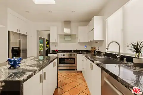 1516 N Genesee Ave, Los Angeles, CA 90046 — photo 9