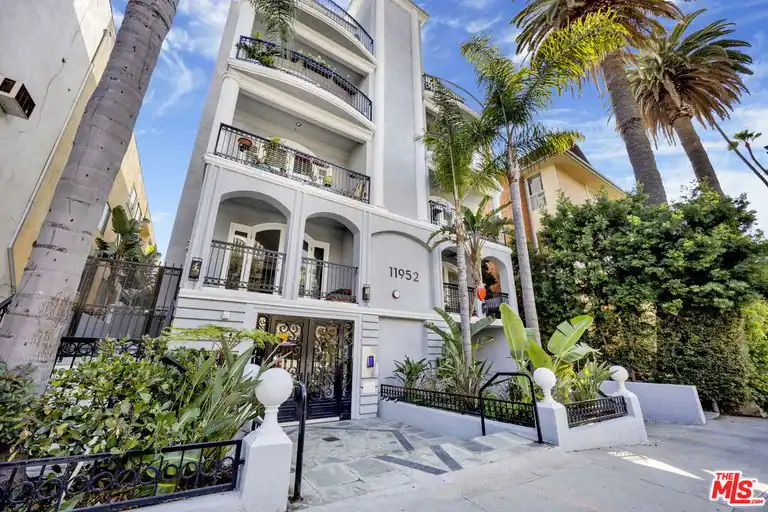 11952 Montana Ave #303, Los Angeles, CA 90049