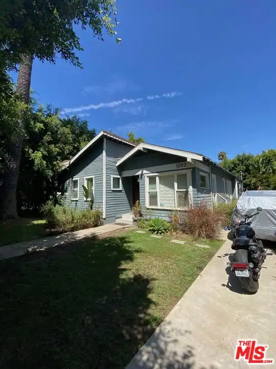 1202 N Poinsettia Pl, West Hollywood, CA 90046