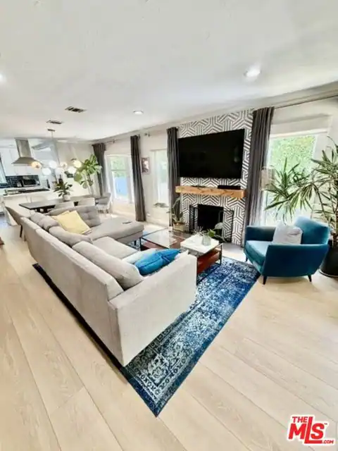 1202 N Poinsettia Pl, West Hollywood, CA 90046 — photo 2