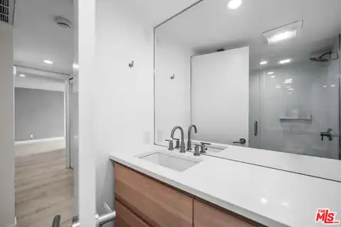 136 S Swall Dr #4, Los Angeles, CA 90048 — photo 25