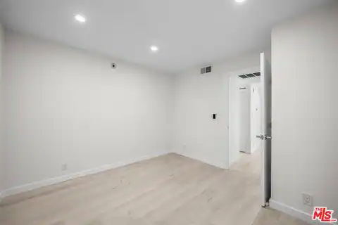 136 S Swall Dr #4, Los Angeles, CA 90048 — photo 27