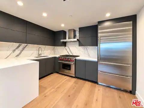 1017 N Croft Ave #105, Los Angeles, CA 90069 — photo 8