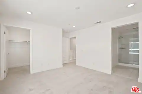 5262 N Rainier Way, Valley Village, CA 91607 — photo 11