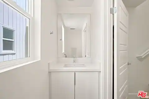 5262 N Rainier Way, Valley Village, CA 91607 — photo 16