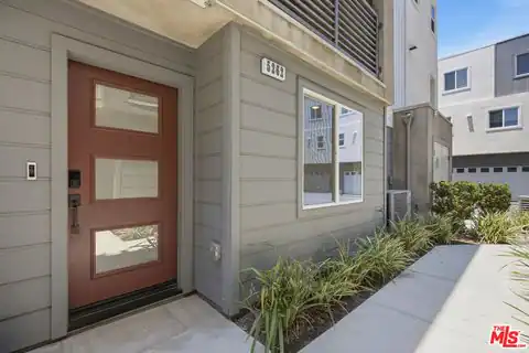 5262 N Rainier Way, Valley Village, CA 91607 — photo 2
