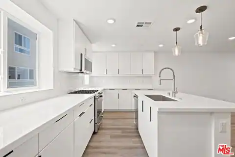 5262 N Rainier Way, Valley Village, CA 91607 — photo 7