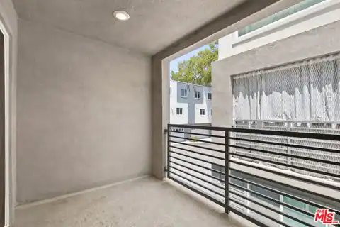 5262 N Rainier Way, Valley Village, CA 91607 — photo 8
