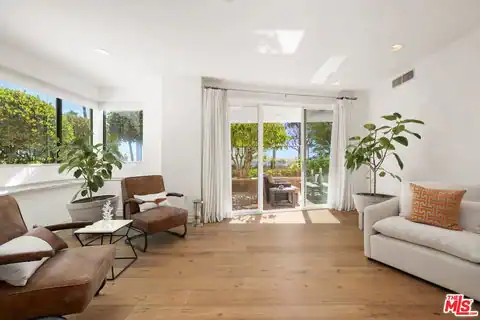 951 Ocean Ave #102, Santa Monica, CA 90403 — photo 4
