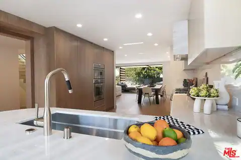 10639 Cushdon Ave, Los Angeles, CA 90064 — photo 23