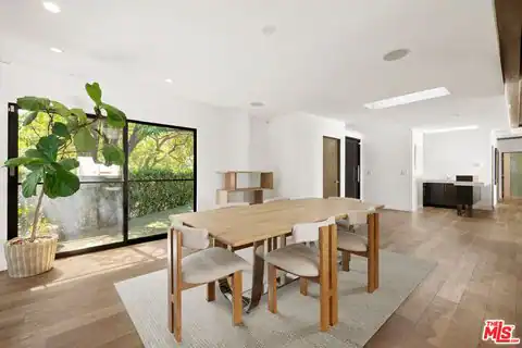16957 Mooncrest Dr, Encino, CA 91436 — photo 11