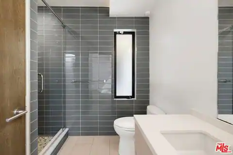 16957 Mooncrest Dr, Encino, CA 91436 — photo 18