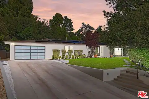 16957 Mooncrest Dr, Encino, CA 91436 — photo 2