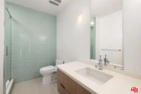 16957 Mooncrest Dr, Encino, CA 91436 — photo 20
