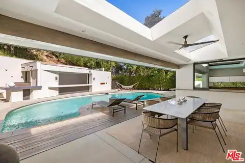 16957 Mooncrest Dr, Encino, CA 91436 — photo 22