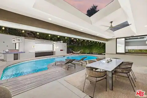 16957 Mooncrest Dr, Encino, CA 91436 — photo 27