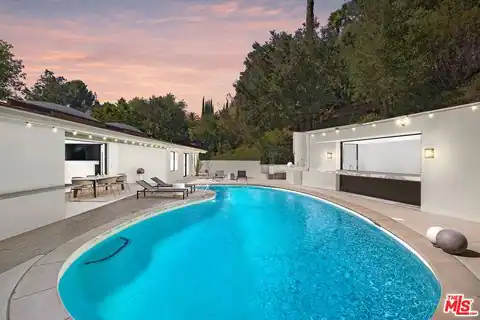 16957 Mooncrest Dr, Encino, CA 91436 — photo 28