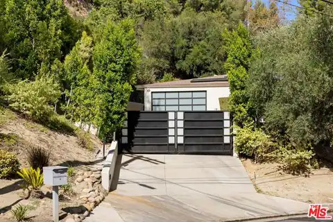 16957 Mooncrest Dr, Encino, CA 91436 — photo 3