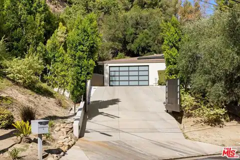 16957 Mooncrest Dr, Encino, CA 91436 — photo 33