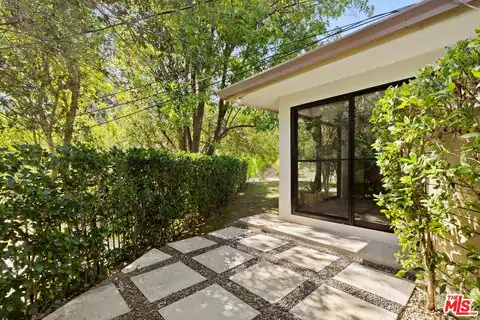 16957 Mooncrest Dr, Encino, CA 91436 — photo 5