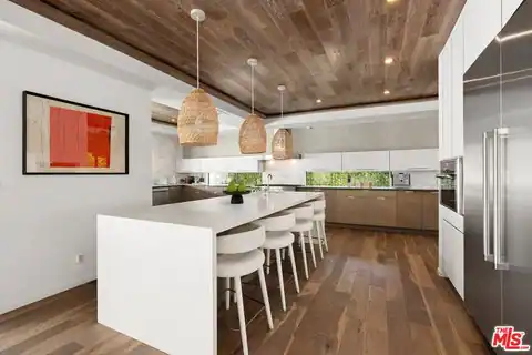 16957 Mooncrest Dr, Encino, CA 91436 — photo 8