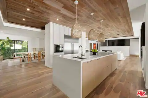 16957 Mooncrest Dr, Encino, CA 91436 — photo 9