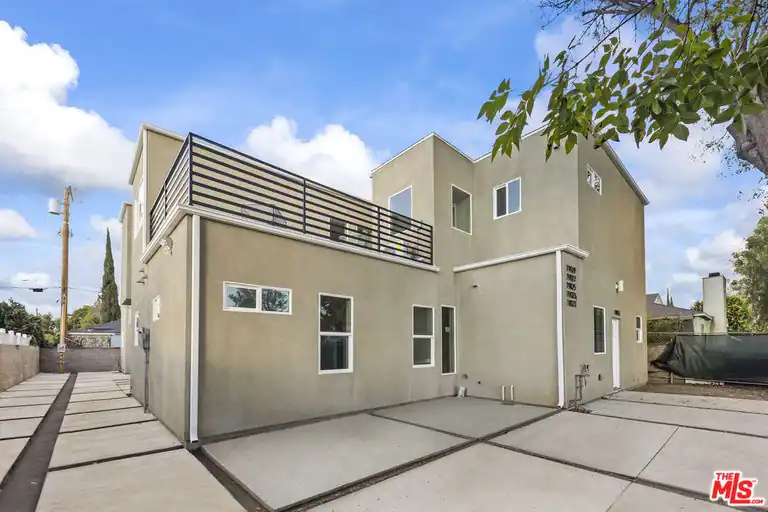 19025 Bassett St, Los Angeles, CA 91335