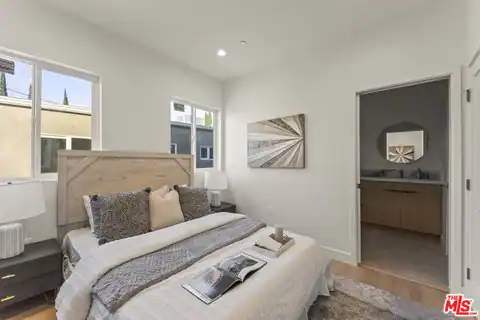 19025 Bassett St, Los Angeles, CA 91335 — photo 14