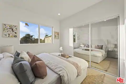 19025 Bassett St, Los Angeles, CA 91335 — photo 16