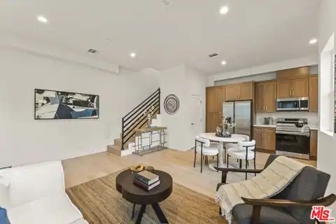 19025 Bassett St, Los Angeles, CA 91335 — photo 3