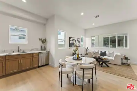 19025 Bassett St, Los Angeles, CA 91335 — photo 4