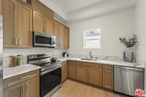 19025 Bassett St, Los Angeles, CA 91335 — photo 9