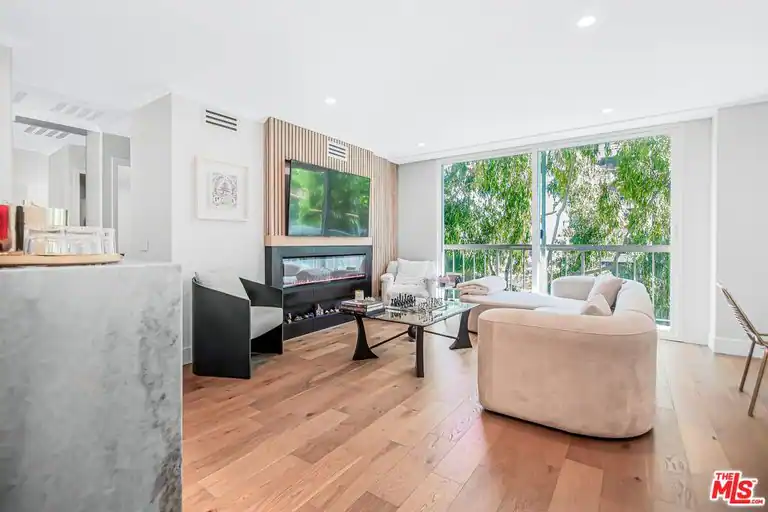 10751 Wilshire Blvd #801, Los Angeles, CA 90024