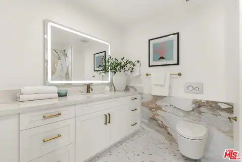 7428 Santa Monica Blvd #201, West Hollywood, CA 90046 — photo 14