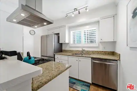 22030 Calvert St #6, Woodland Hills, CA 91367 — photo 4