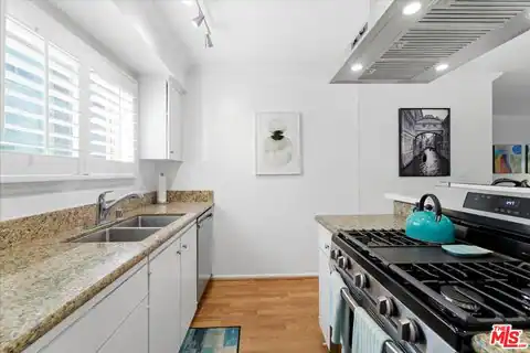22030 Calvert St #6, Woodland Hills, CA 91367 — photo 5
