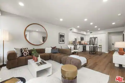7428 Santa Monica Blvd #202, West Hollywood, CA 90046 — photo 11