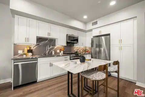 7428 Santa Monica Blvd #202, West Hollywood, CA 90046 — photo 12
