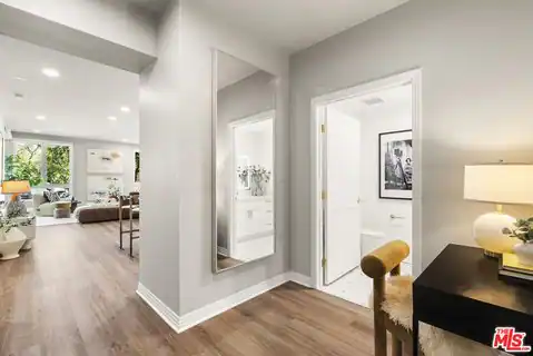 7428 Santa Monica Blvd #202, West Hollywood, CA 90046 — photo 13