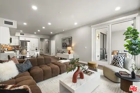7428 Santa Monica Blvd #202, West Hollywood, CA 90046 — photo 14