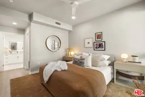 7428 Santa Monica Blvd #202, West Hollywood, CA 90046 — photo 16