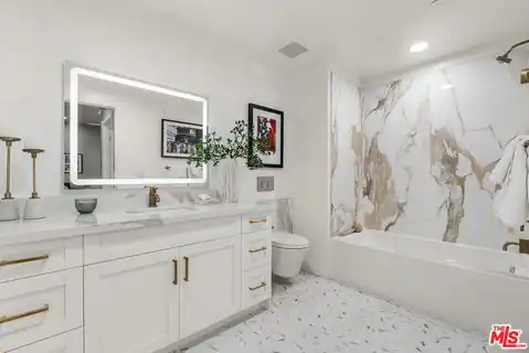 7428 Santa Monica Blvd #202, West Hollywood, CA 90046 — photo 17