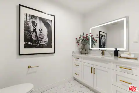 7428 Santa Monica Blvd #202, West Hollywood, CA 90046 — photo 20