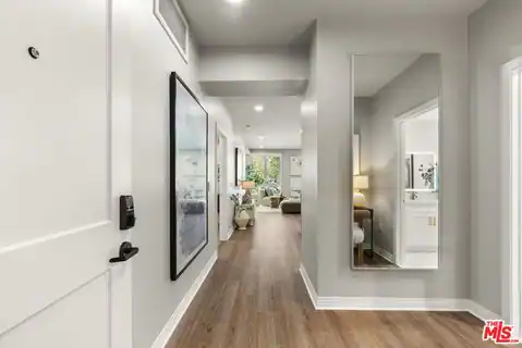 7428 Santa Monica Blvd #202, West Hollywood, CA 90046 — photo 3