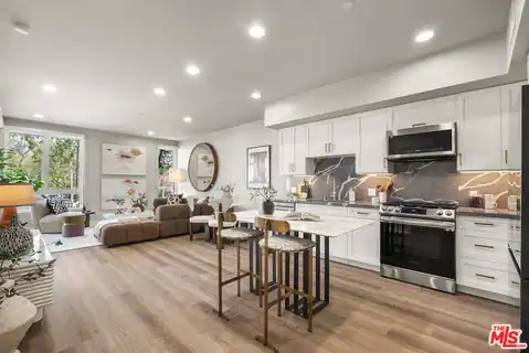 7428 Santa Monica Blvd #202, West Hollywood, CA 90046 — photo 4