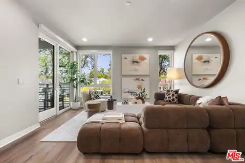 7428 Santa Monica Blvd #202, West Hollywood, CA 90046 — photo 7
