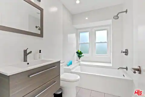722 Kensington Rd, Santa Monica, CA 90405 — photo 10