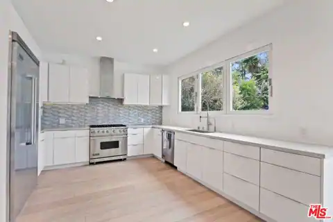 722 Kensington Rd, Santa Monica, CA 90405 — photo 7