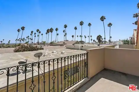 837 18th St #5, Santa Monica, CA 90403 — photo 11