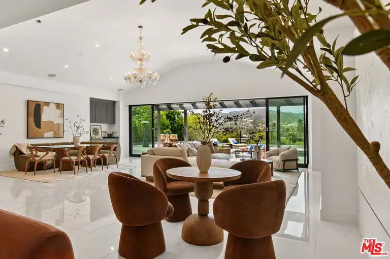 4423 Bergamo Dr, Los Angeles, CA 91436